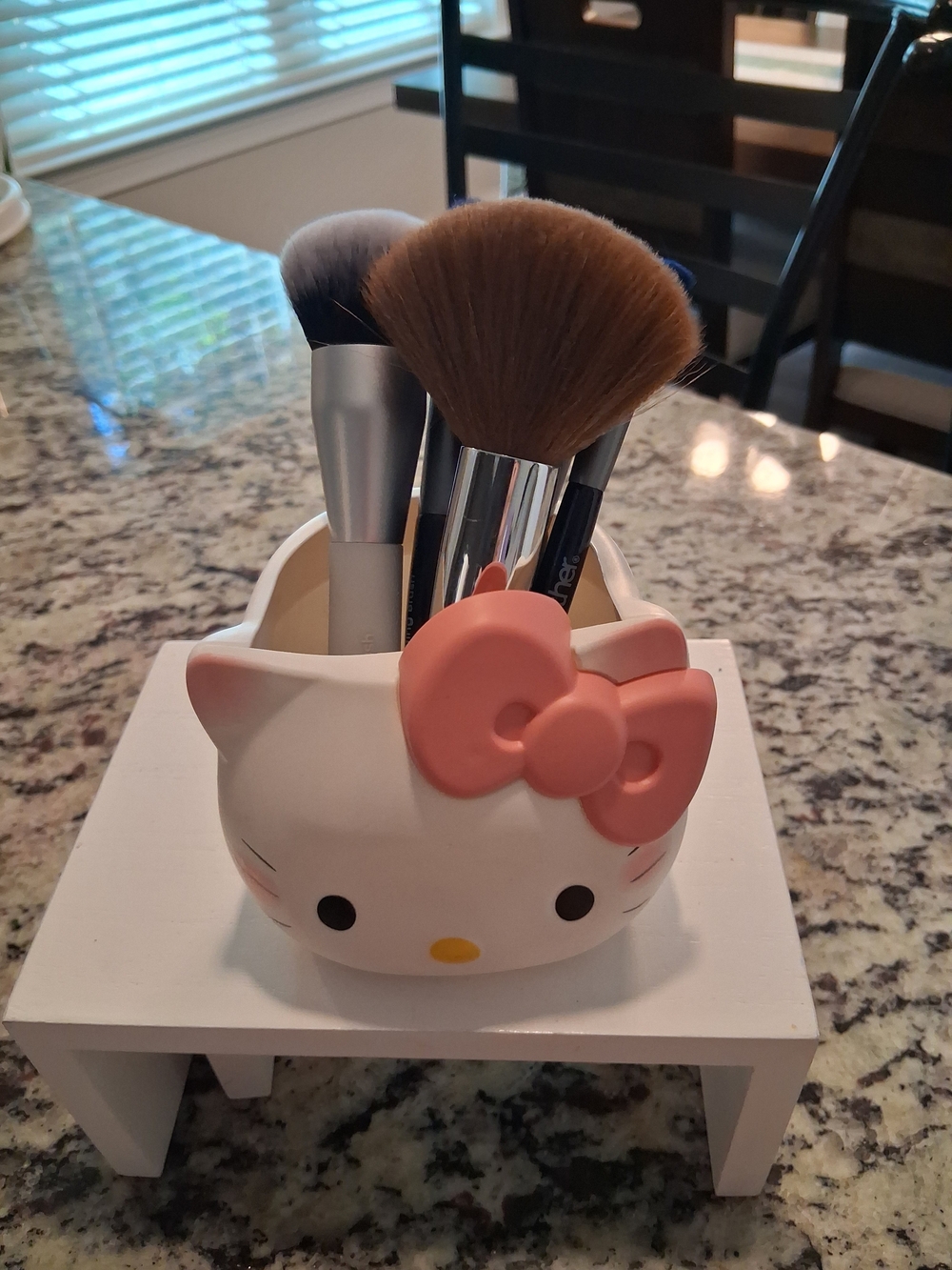 Hello Kitty White Face With Pink Bow Brush Cup